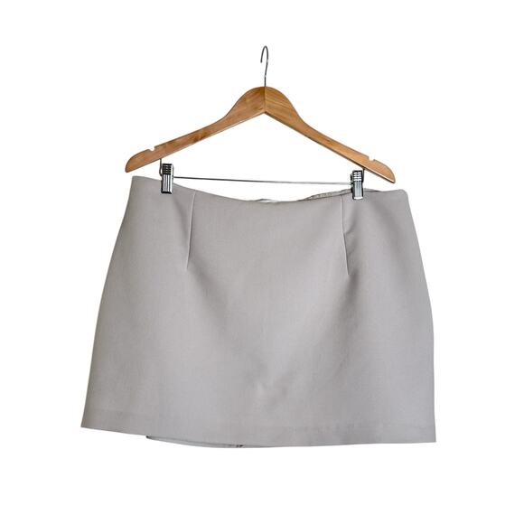 Abercrombie & Fitch Women's Scarlett Suiting Mini Skort Size XL Light Taupe NWT - Picture 2 of 8